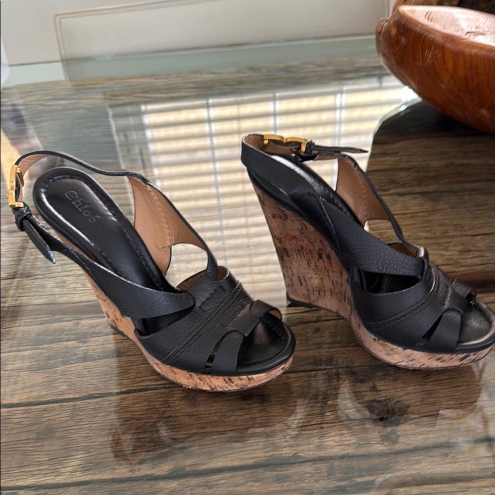 Chloe Black and Tan High-Heeled Sandals with Cutout Design - Picture 3 of 3